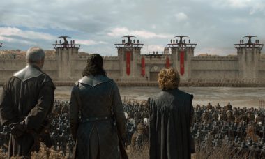 Davos, Jon Snow e Tyrion observam o exército de Daenerys / Foto: Divulgação HBO