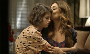 Jo (Agatha Moreira) e Maria da Paz (Juliana Paes) em "A Dona do Pedaço" / Foto: TV Globo