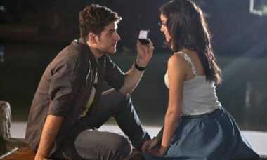 Rafael dá uma aliança de noivado para Amália. Quinta (23/4), em "Fina Estampa"