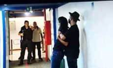Homem com faca invade sede da Globo e faz repórter de refém