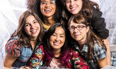 Amigas conversam com Benê e decidem tirar satisfações com Guto. Quinta (30/7), em "Malhação"