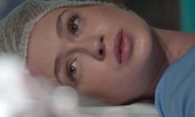 Eliza vai doar fígado para salvar Jonas nesta quarta (6) em "Totalmente Demais"