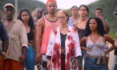 Globo vai exibir o sucesso nacional premiado "Bacurau" na "Tela Quente" desta segunda (30)