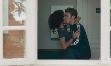 Ellen e Jota se beijam nesta quarta (18) em "Malhação - Viva a Diferença"