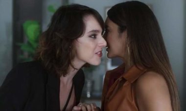 Dira Paes e Manoela Aliperti protagonizam cenas quentes em "As Five"