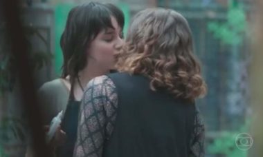 Novo casal! Samantha beija Lica nesta sexta (27) em "Malhação - Viva a Diferença"