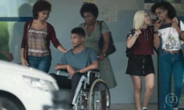 Tina vai morar com Anderson e sua família nesta quarta (16) em "Malhação - Viva a Diferença"