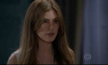 Bianca ouve que Karina pode não ser filha biológica de Gael nesta quinta (18) em "Malhação: Sonhos"