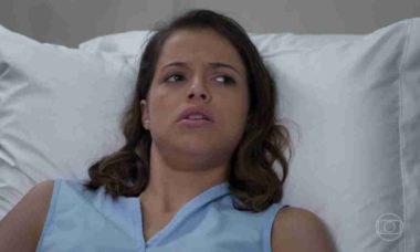 Quando Bruna tenta matá-la, Camila acorda do coma nesta terça (2) em 'Haja Coração'