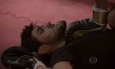 Nat surpreende Cobra e vence a luta nesta segunda (29) em 'Malhação: Sonhos'