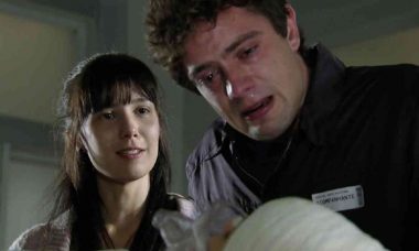 Manuela conta para Rodrigo que ele é o pai de Júlia nesta segunda (22) em 'A Vida da Gente'