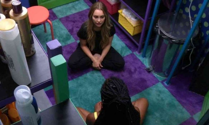 BBB 21: Camilla tenta alertar Carla sobre Arthur: 'ele é uma incógnita' (Foto: Reprodução/Globo)
