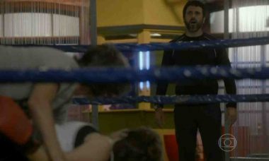 Gael flagra Karina e Pedro na academia nesta terça (11) em 'Malhação: Sonhos'