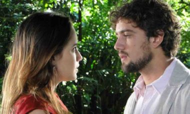 Rodrigo e Ana marcam encontro e se beijam nesta terça (15) em 'A Vida da Gente'