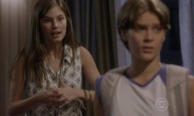 Bianca incentiva Karina a mentir para Gael nesta terça (24) em 'Malhação: Sonhos'