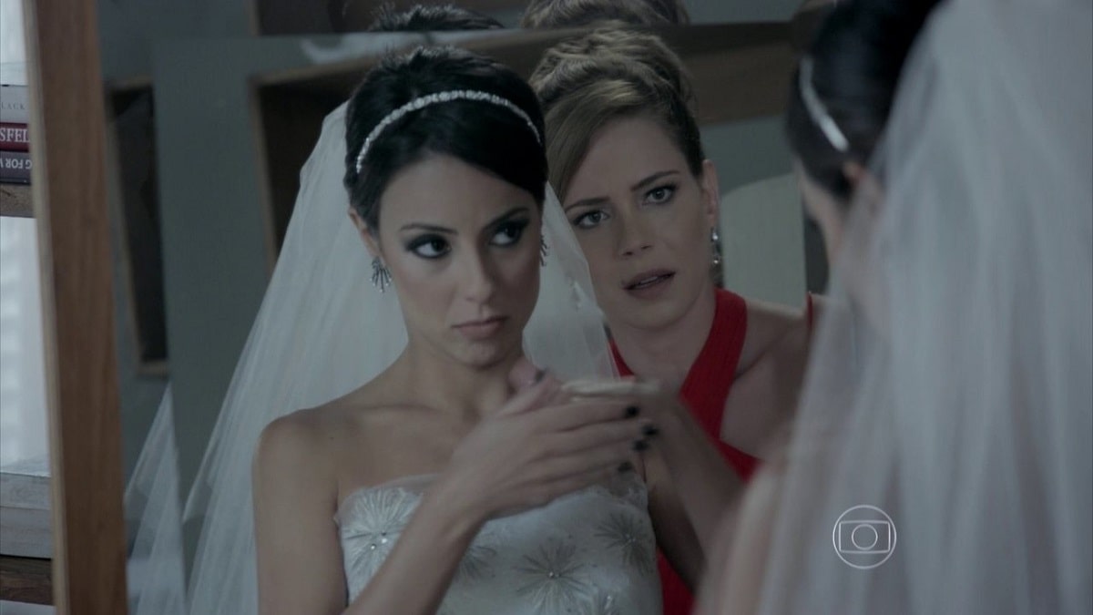 Cristina e Maria Clara se enfrentam no dia do casamento nesta segunda (1) em 'Império'