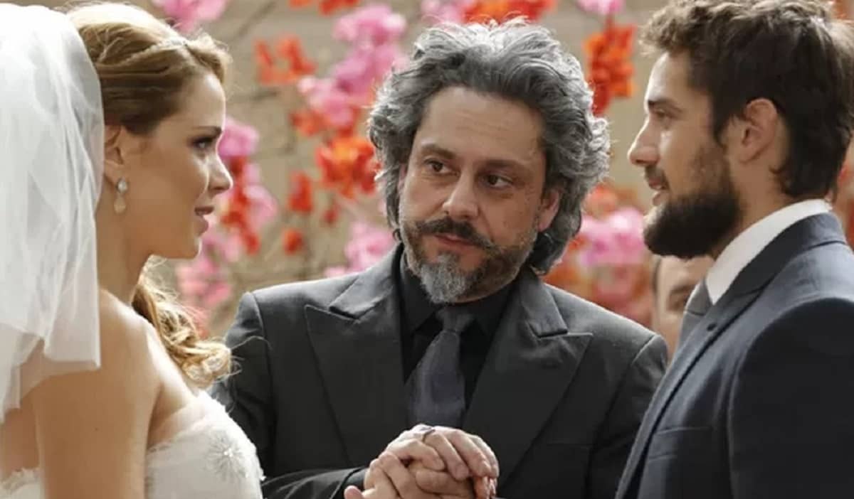 Cristina se casa com Vicente nesta terça (2) em 'Império'