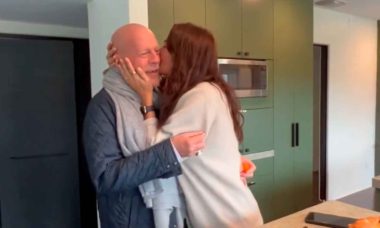 VÍDEO: Acompanhado das 5 filhas, atual mulher e da ex, Bruce Willis mostra sua situação atual
