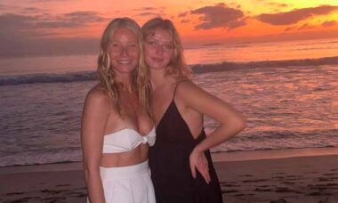 Gwyneth Paltrow e filha Apple Martin encantam em foto de praia no México