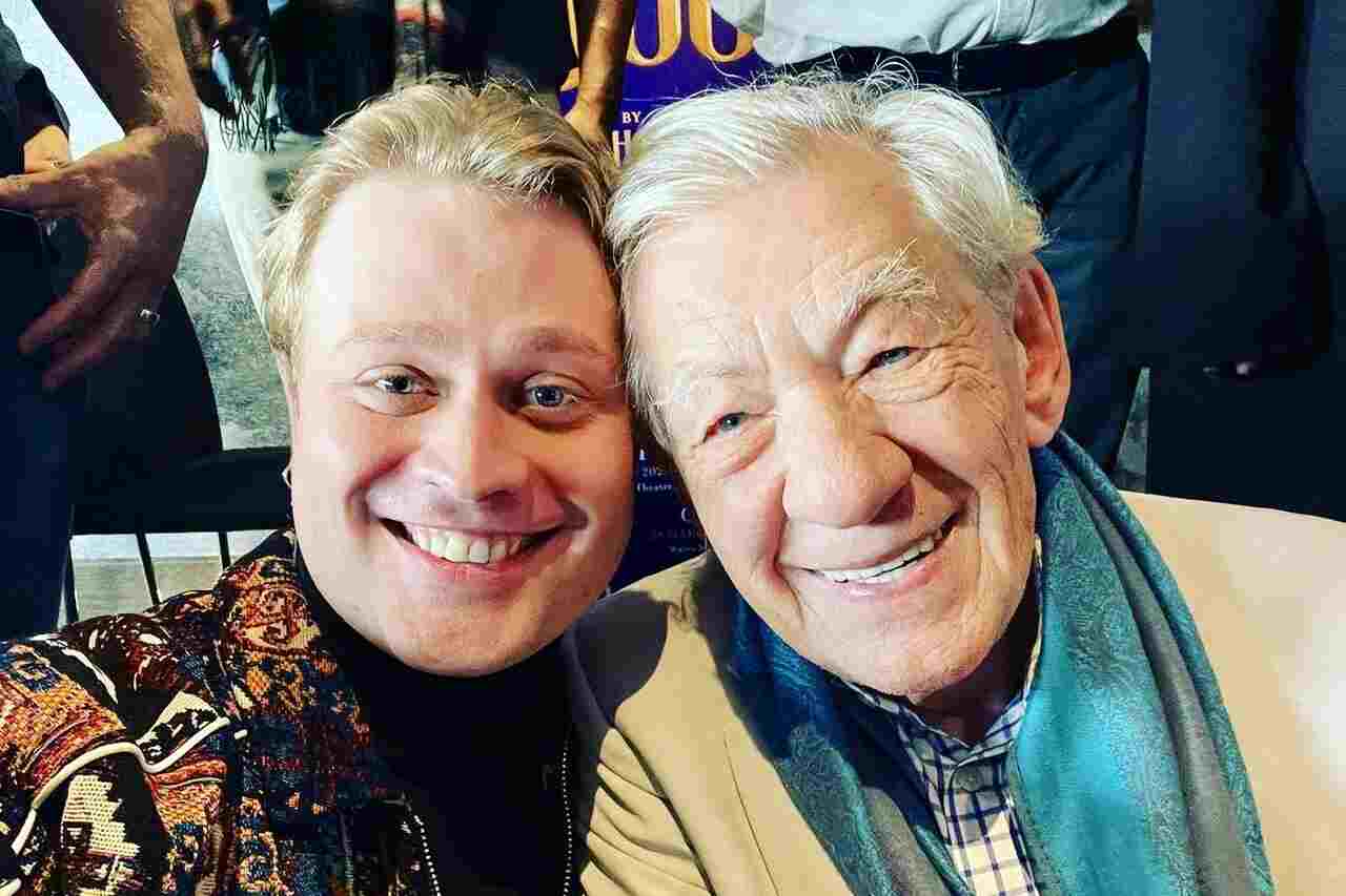 Vztah Iana McKellena s o 54 let mladším hercem Oscar Conlon-Morreyem skončil. Foto: Reprodukce Instagram