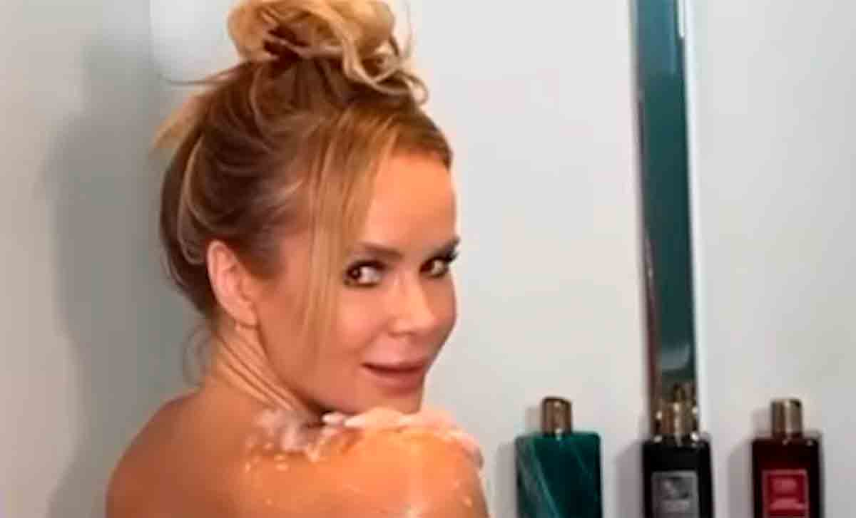 Amanda Holden. Fotos und Video: Instagram @noholdenback