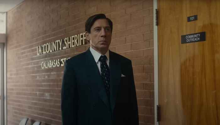 Javier Bardem como "José Menendez" em "Monsters" (YouTube / @Netflix)