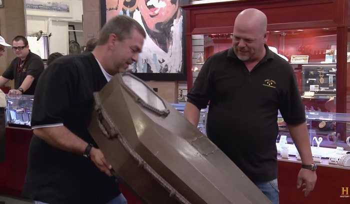 Rick Harrison refuses purchase of historic and creepy item in episode of Pawn Stars (YouTube / @PawnStars)