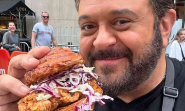 Apresentador do "Man V. Food", Adam Richman, oferece recompensa após ter equipamentos caros roubados em Londres