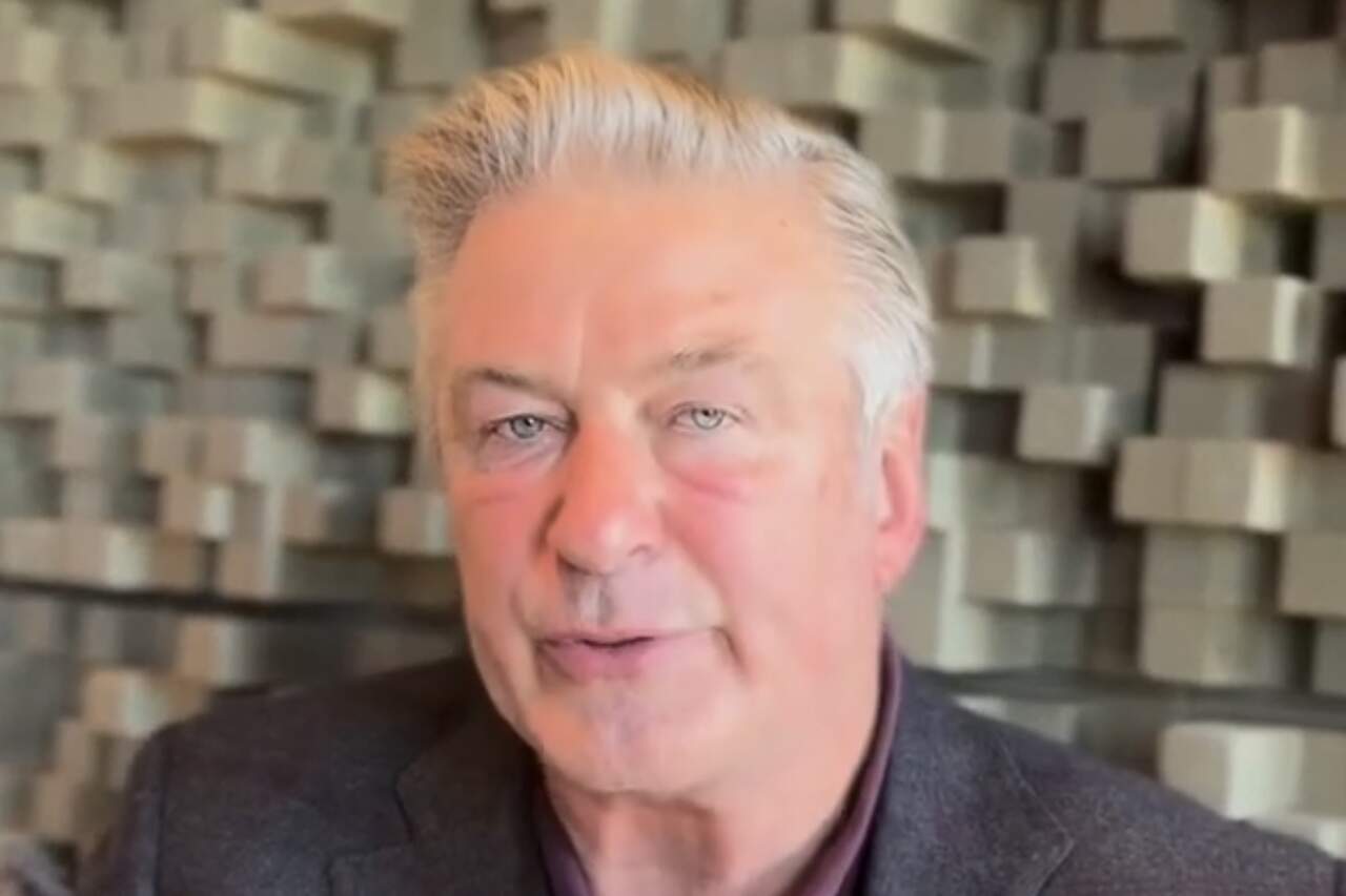 Alec Baldwin admite que nunca verá "Rush" após acidente com arma que causou morte de diretora