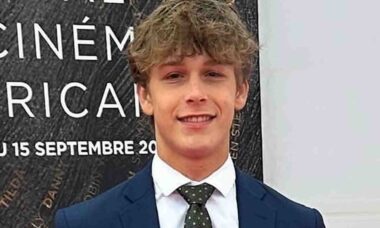 Ator de "Baby Driver" morre aos 16 anos após cair de carro em movimento