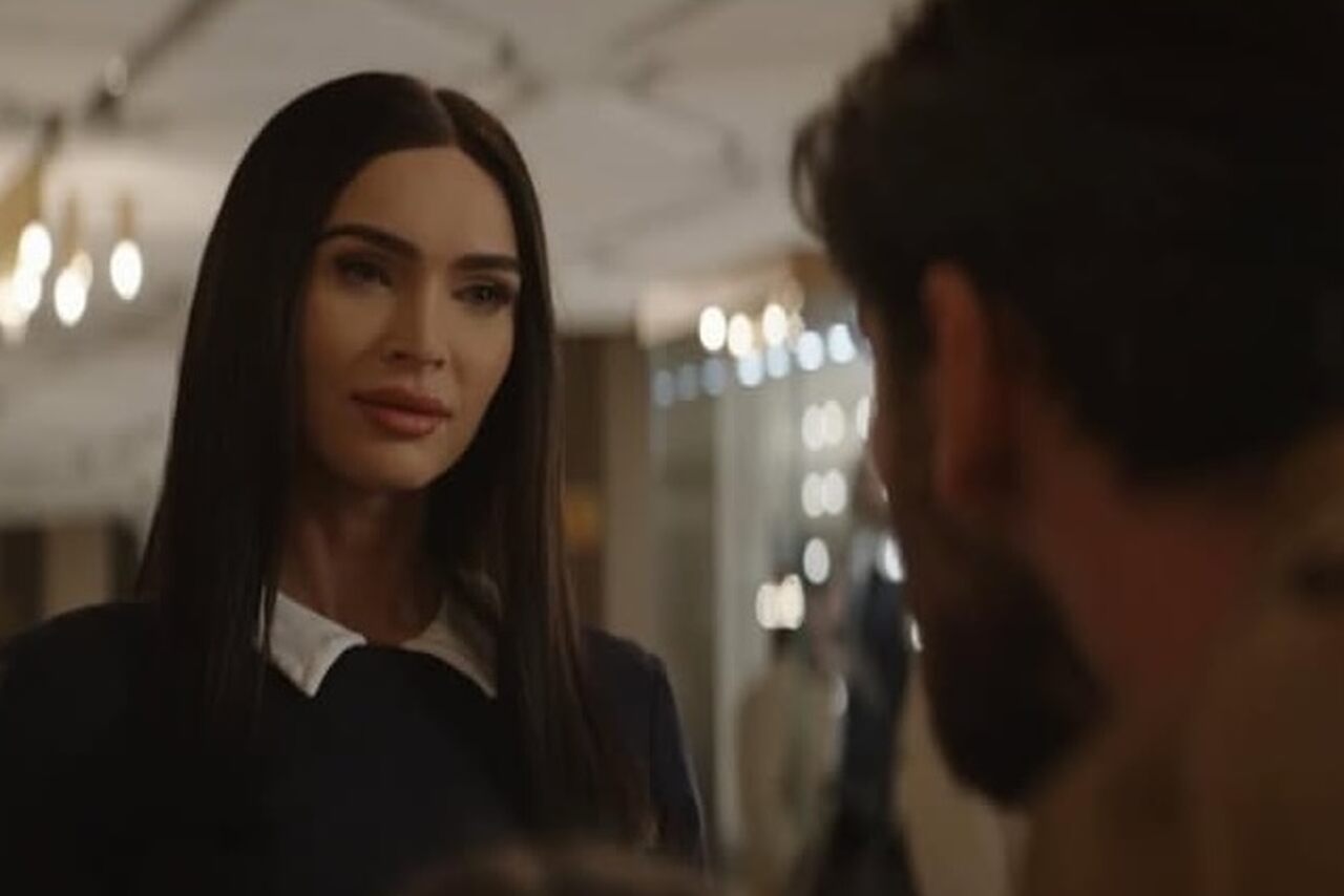 Diretor fala sobre como foi comandar a cena ousada com Megan Fox em novo filme da Netflix