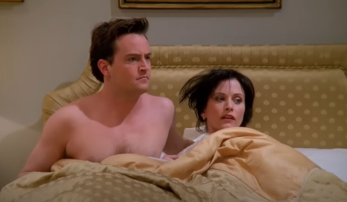 Courteney Cox e Matthew Perry interromperam gravação de episódio marcante de “Friends” após reação do público