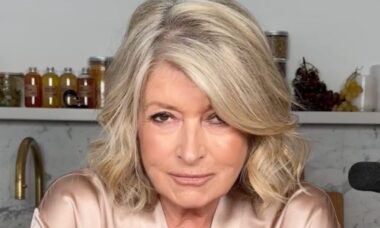 Martha Stewart faz ensaio provocante para a MAC Cosmetics e fãs vão à loucura