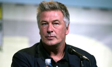 Alec Baldwin recebe diagnóstico de estresse pós-traumático após morte de diretora no set de “Rust”