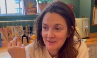 Drew Barrymore surpreende fãs ao mostrar interior da sua casa no TikTok