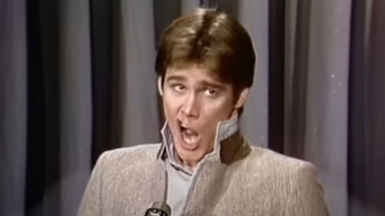 Jim Carrey mostra seu talento em imitação em clipe antigo da TV dos anos 80