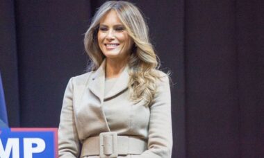 Melania Trump deve ganhar US$ 28 milhões com documentário da Amazon