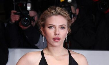 Scarlett Johansson condena uso IA em vídeo com celebridades para criticar Kanye West