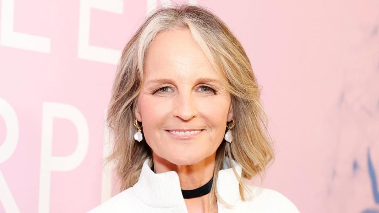 Helen Hunt aparece irreconhecível aos 61 anos em foto com namorado