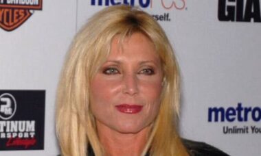 Pamela Bach, de “Baywatch”, é encontrada morta aos 62 anos pela filha