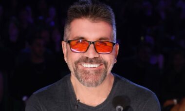 Simon Cowell revela motivo curioso para usar óculos com lentes vermelhas no Britain's Got Talent