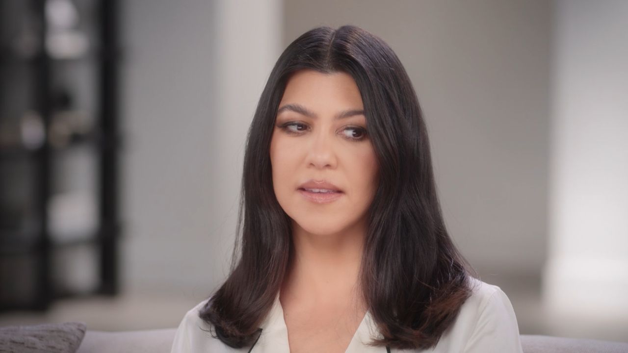 Kourtney Kardashian confessou que é admite que é difícil acompanhar Travis Barker