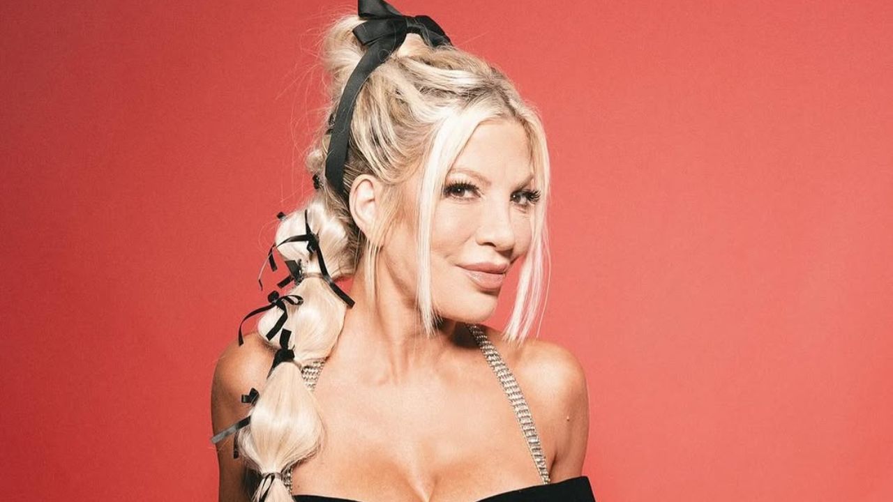 Tori Spelling afslører, at hun ikke drikker vand, og fans er chokerede