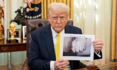 Donald Trump discute com repórter da ABC News que o confrontou em entrevista