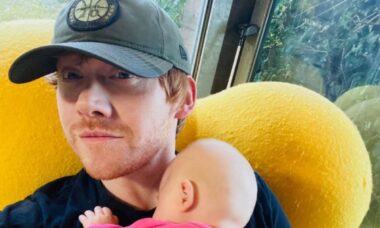 Rupert Grint, de “Harry Potter”, divulga imagens inéditas de seu segundo filho