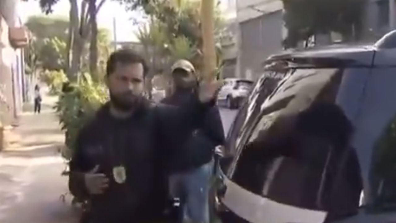 Brazilian TV reporter removed by police during live broadcast
