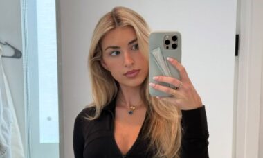 Camryn Kinsey, comentarista da Fox News, desmaia ao vivo após criticar Joe Biden