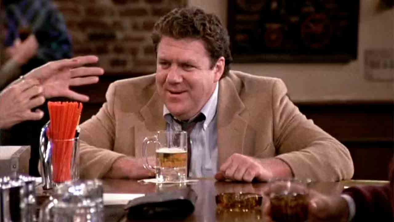 George Wendt in a scene from 'Cheers' — Photo: Divulgação