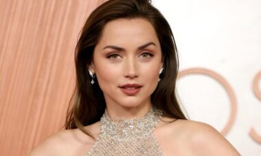 Ana de Armas dá mais detalhes sobre seu suposto romance com Tom Cruise