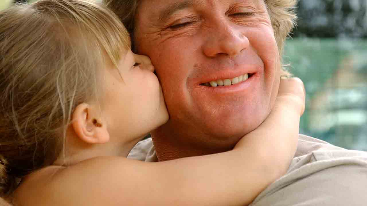 Bindi Irwin sur la photo avec son père Steve Irwin. (Photo : Reproduction/Instagram @bindisueirwin)